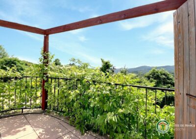 Gîte Un p'tit coin d'Ardèche - vue terrasse