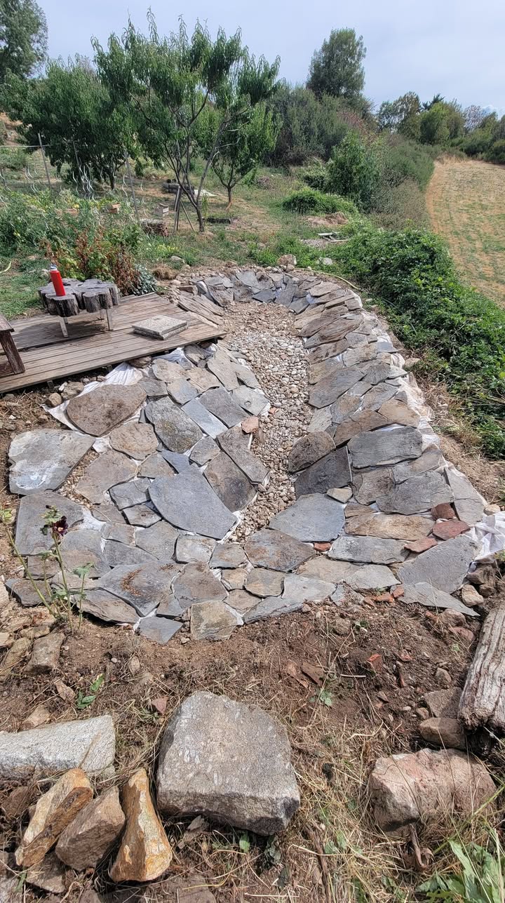Prochain chantier : la mare. Une mare en béton romain, comme étaient construites les thermes…